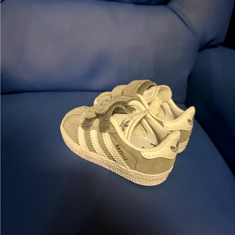 Adidas Kids (size 4k) Sneakers in Gray and White